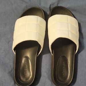AEROSOLES White and Black Slide Sandals with Open-Toe Design